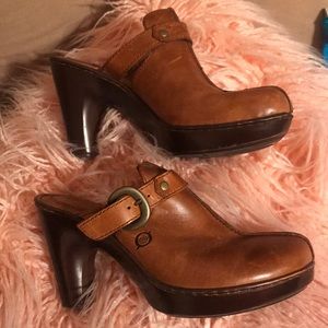 Born Tan Amilynn shoes Size8